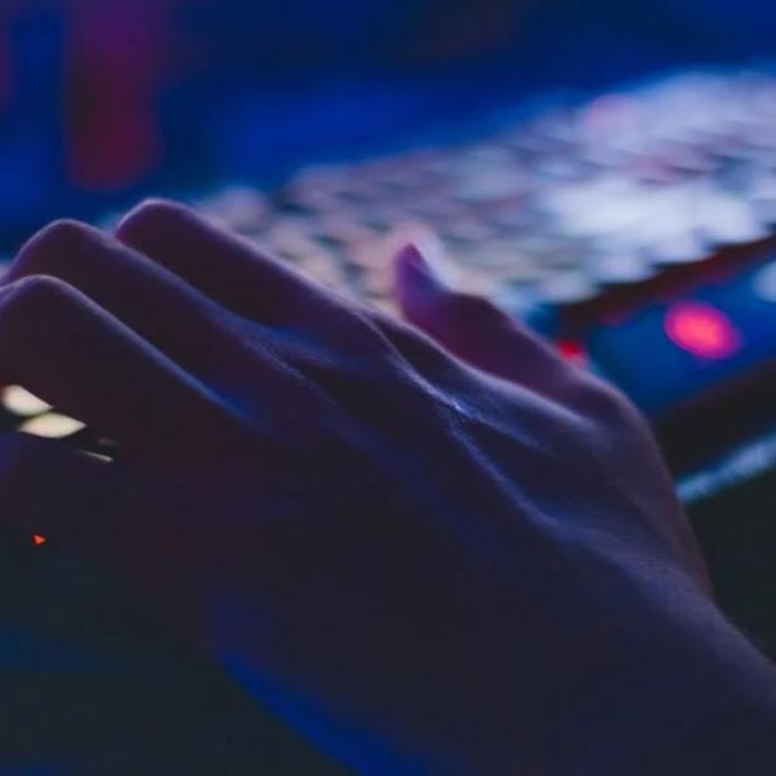 Italia. Muncitor român, judecat pentru deținere de material pornografic cu un minor 