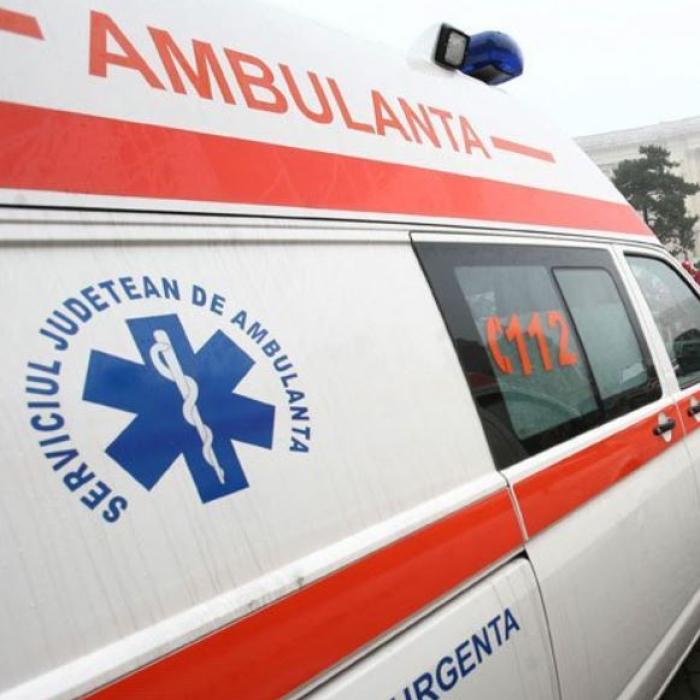Două femei, rănite în urma unui accident rutier. Carambol cu patru mașini