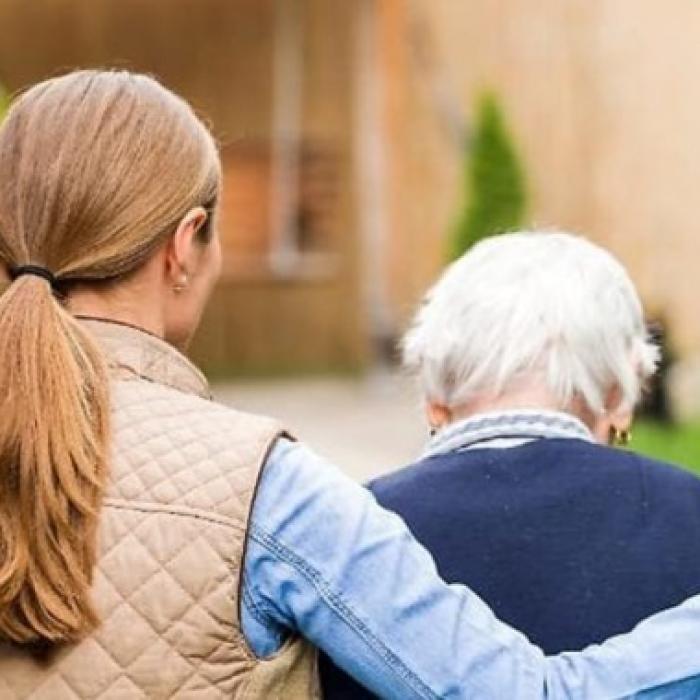 Italia. Super-salariu, în decembrie, pentru badante, menajere și alți asistenți de familie 