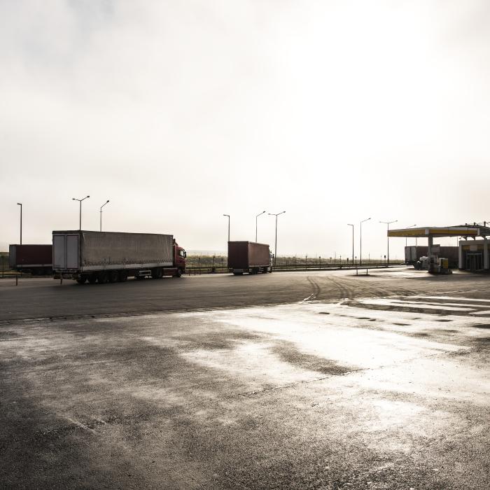 Un șofer român de TIR a rupt barierele stațiilor de taxare din Franța de 115 ori într-un an