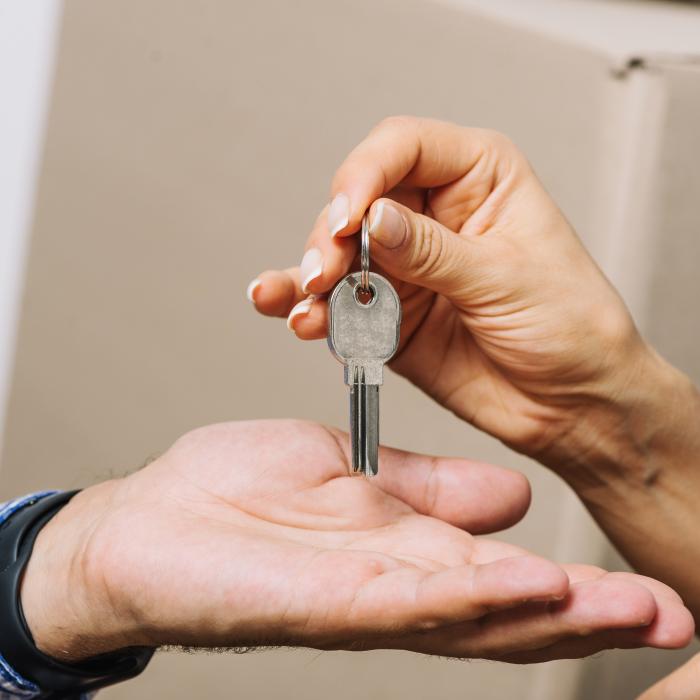 „Ne-am întors în anii '90”. În Spania, proprietarii aleg chiriașii la „casting": „Înainte alegeai tu un apartament, acum el te alege pe tine” - FOTO
