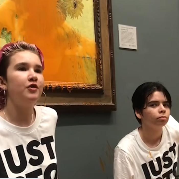 Tabloul lui Van Gog "Floarea-soarelui", vandalizat într-un muzeu din Londra de activiști de mediu: Au aruncat supă de roșii pe el