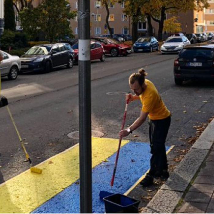 Doi bărbați au „anexat” locul de parcare al consulului rus: „Am organizat un referendum în doi. Sută la sută dintre alegători au fost de acord”