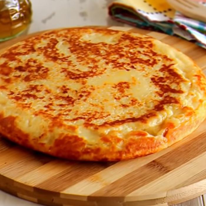 Pizza cu cartofi umpluți, un deliciu ușor de făcut: Familia va cere mereu această rețetă la cină