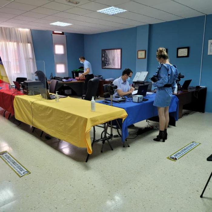 Titlurile de călătorie emise de consulate vor fi digitalizate. Proiectul, anunțat de deputatul PNL Diaspora, Valentin Făgărăşian