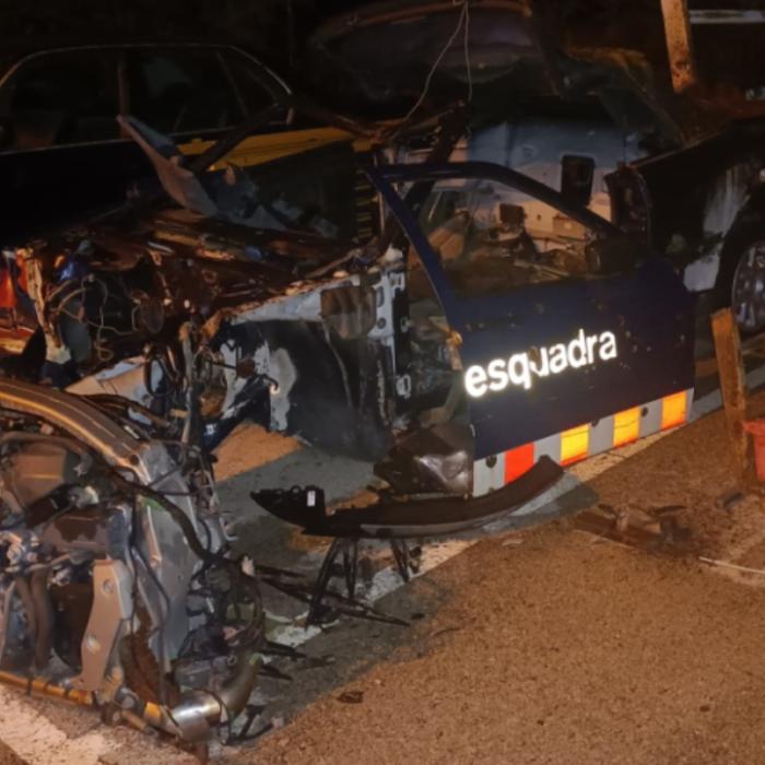 Doi români au intrat cu duba și au furat fier vechi chiar din depozitul Poliției din Barcelona
