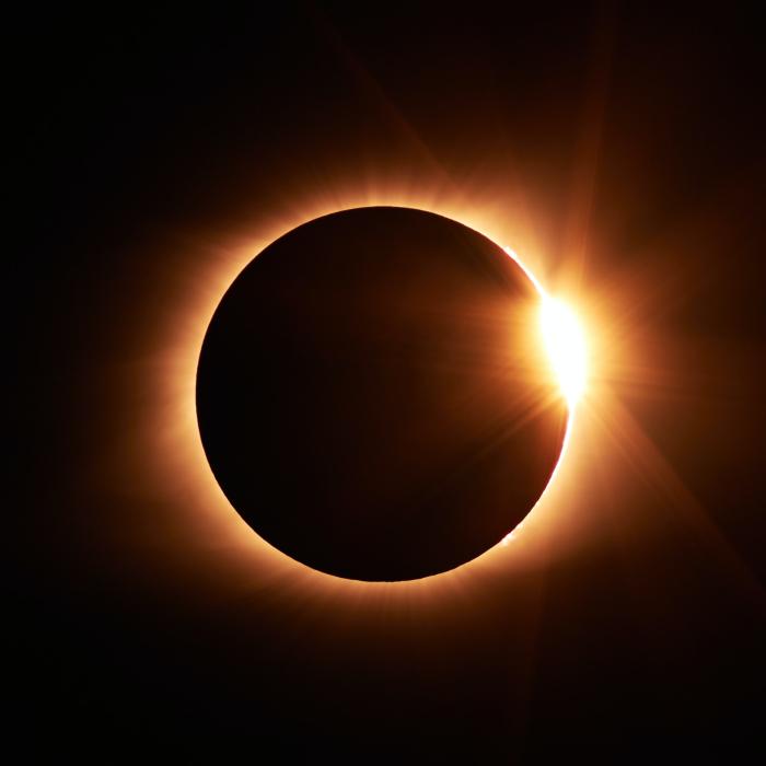 Eclipsă de soare - 25 octombrie. Când începe și cum să urmăriți eclipsa de soare online și în realitate