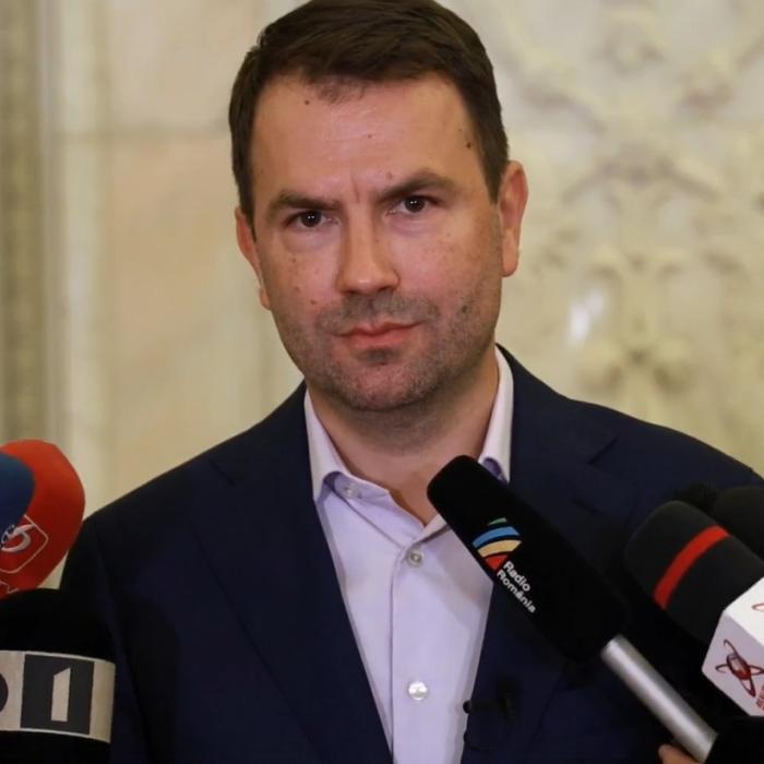 Cutremur în USR. Peste 100 de membri demisionează 