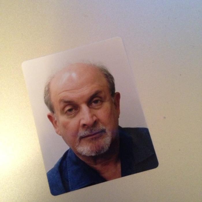 După atacul din august, Salman Rushdie și-a pierdut vederea de la un ochi și mobilitatea unei mâini