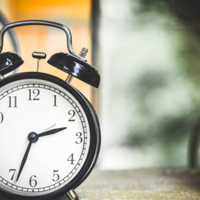 La noapte dăm ceasul înapoi cu o oră. Duminică, cea mai lungă zi din an