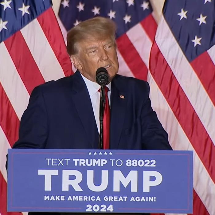 Donald Trump şi-a depus candidatura la alegerile prezidenţiale din 2024: America s-a „întors”