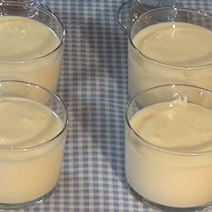 Mousse de lămâie. Un desert demențial fără coacere, cu puține calorii. Se topește în gură!