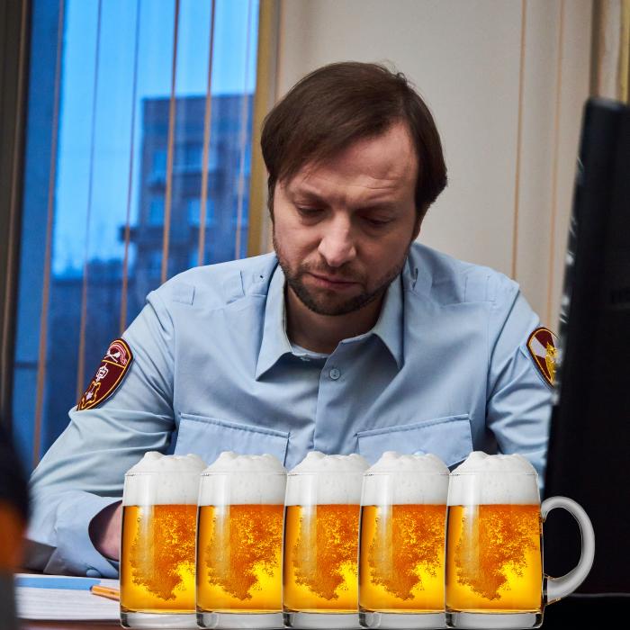 Un ofițer a fraudat mai multe adrese de e-mail pentru a comanda bere gratis. Acesta a fost interzis pe vecie din poliție