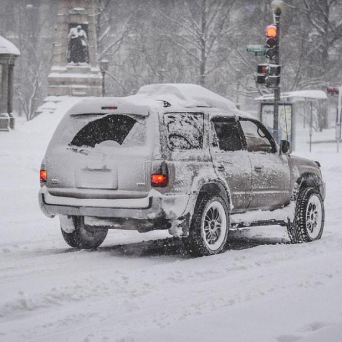 Fenomen rar: Furtună de zăpadă, însoțită de fulgere și tunete, în statul New York