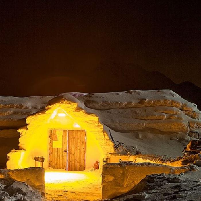 A început construcţia hotelului de gheaţă de la Bâlea Lac