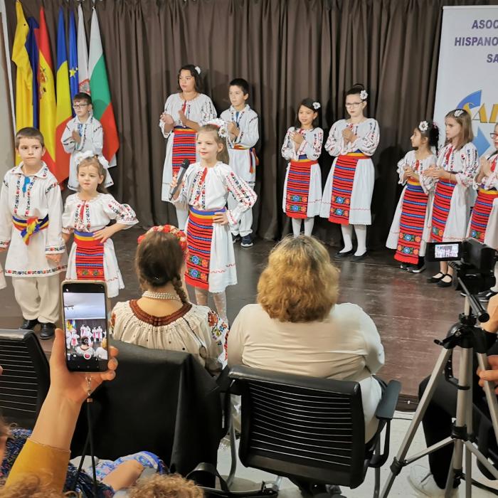 Ansamblu folcloric pentru copiii români din Spania. Ica Tomi, Asociaţia Salva: E mare lucru să îi atragi spre dansurile populare româneşti