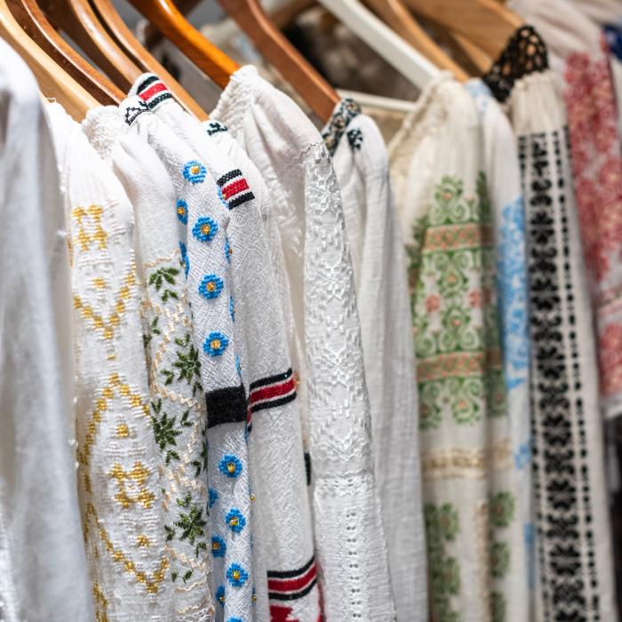 Ia românească, cămașa cu altiță, inclusă oficial în Patrimoniul UNESCO