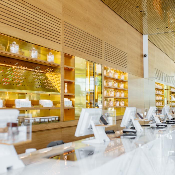 Amsterdam ia în considerare să oprească vânzarea de canabis în weekend în încercarea de a încetini „turismul deranjant”