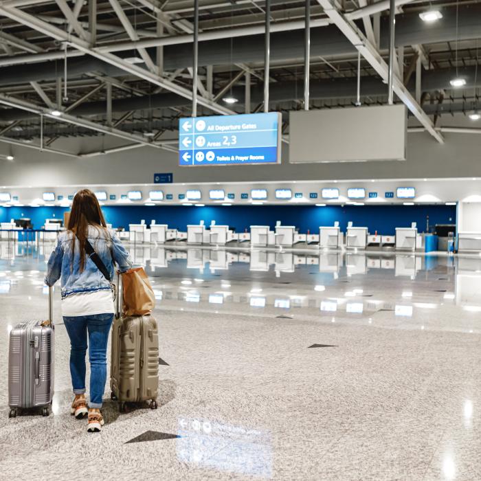 Peste 100 de români, abandonați pe Aeroportul Amman: „Ne-am unit și refuzăm să ieșim din aeroport. Ne simțim în pericol!”