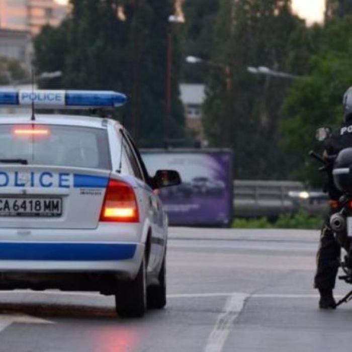 Autocar, plin cu migranți, reținut în Bulgaria. Doi români au fost arestaţi