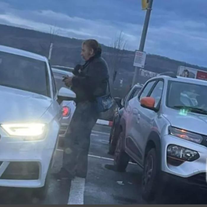 O româncă a trăit spaima vieții ei în parcarea unui supermarket: „Ca femeie, fiind singura în maşină, vă spun, e nasol“