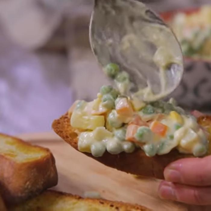 Cea mai delicioasă salată de Crăciun. Notează rețeta, vei uita de tradiționala salată de boeuf