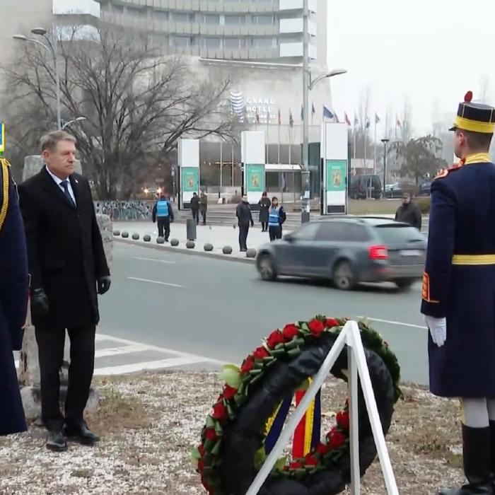 Klaus Iohannis a depus o coroană de flori în memoria victimelor Revoluţiei din 1989