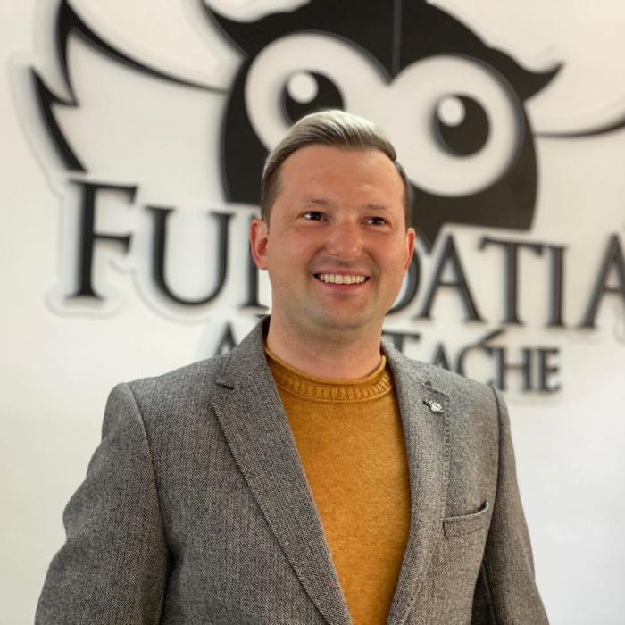 Alex Tache a murit. Fondatorul unei fundații pentru copiii abandonați a pierdut lupta cu o boală necruțătoare