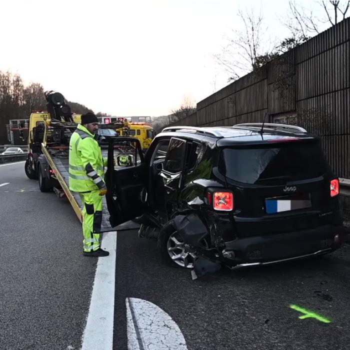 Austria. Român de 14 ani, cursă nebună prin Linz cu o mașină furată: cinci răniți și trei vehicule distruse