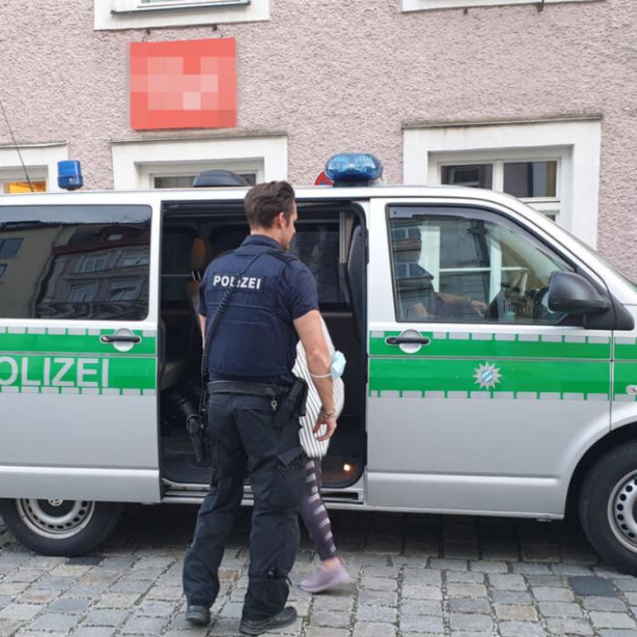 Germania. Zeci de români, câștiguri de aproape un milion de euro din cămătărie, șantaj și prostituție