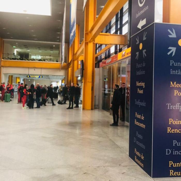Zeci de zboruri anulate sau întârziate pe Aeroportul din Cluj. Aglomerație infernală și mulți nervi 