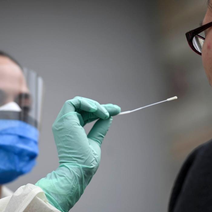Coronavirus: UE 'încurajează' statele să impună teste negative pentru călătorii numitor zboruri