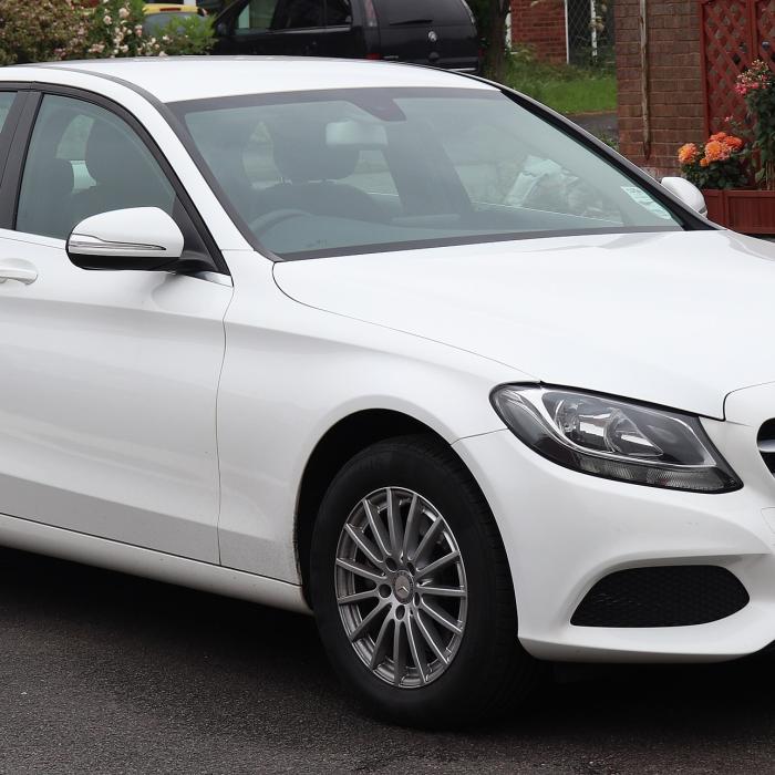 Mercedes de 23.000 de euro furat din Germania, depistat la un român în vama Nădlac. Bărbatul spune că nu știa nimic