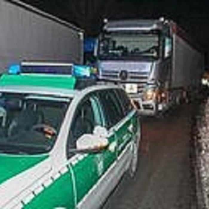 Șofer român de camion, implicat într-un accident rutier în Germania: Polițiștii au rămas șocați când a coborât din cabină