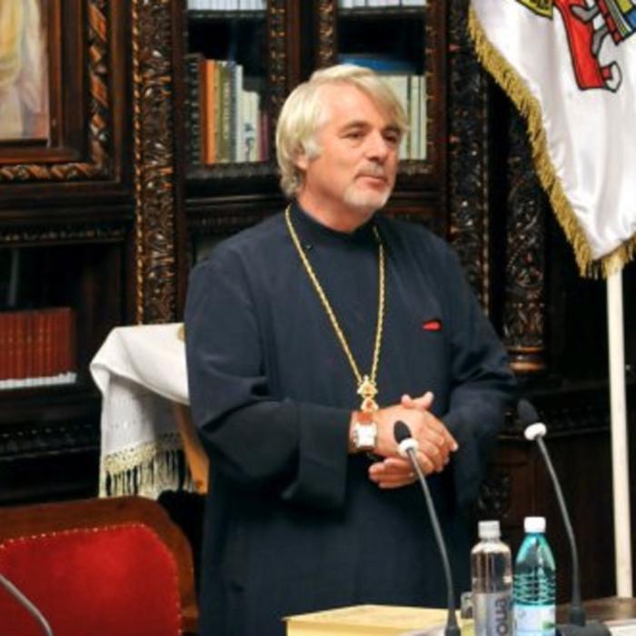 Mihai Driga, primul preot român din sudul Italiei, până în 1990. Biserica Sfânta Treime din Bari, Italia, îi așteaptă pe ortodocșii români 