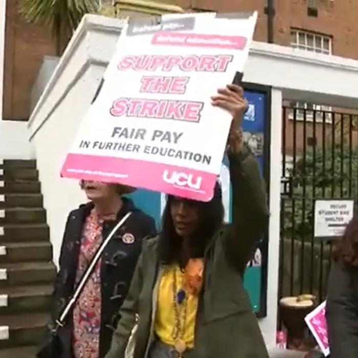 Miniștrii britanici poartă discuții cu sindicatele pentru a pune capăt grevelor