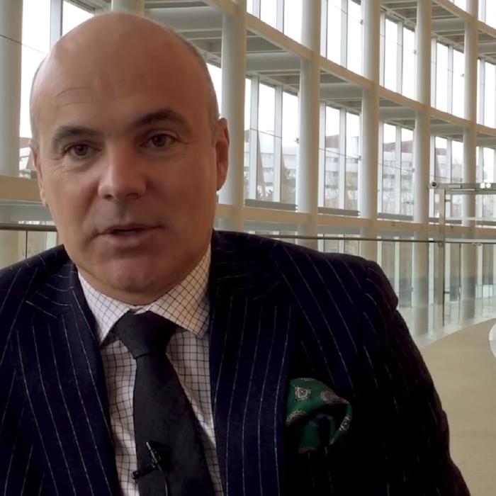 Rareș Bogdan: "România e umilită!" OMV-Petrom anunță că nu plătește taxa impusă Guvern