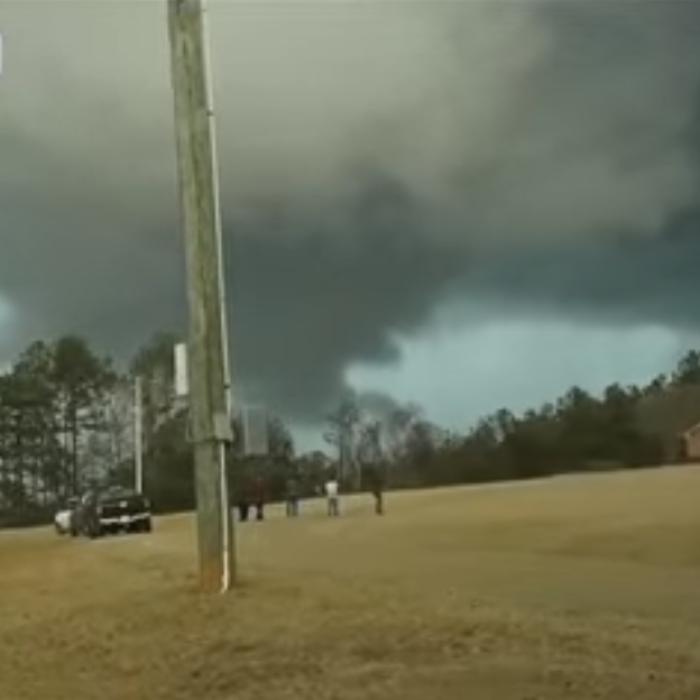 O tornadă a făcut ravagii în SUA: Cel puţin şase morţi în Alabama - VIDEO