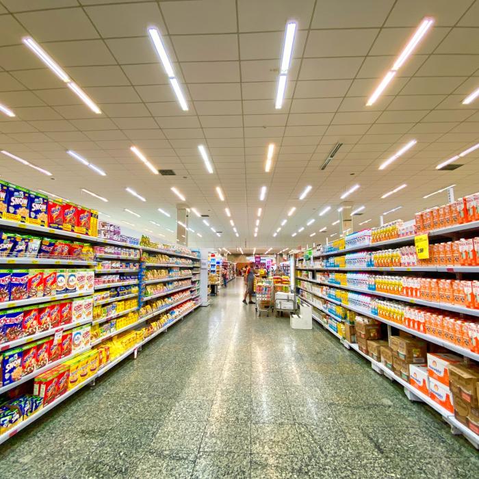 Marea Britanie: Cât de mult au crescut prețurile cumpărăturile alimentare din 2020 până în prezent 