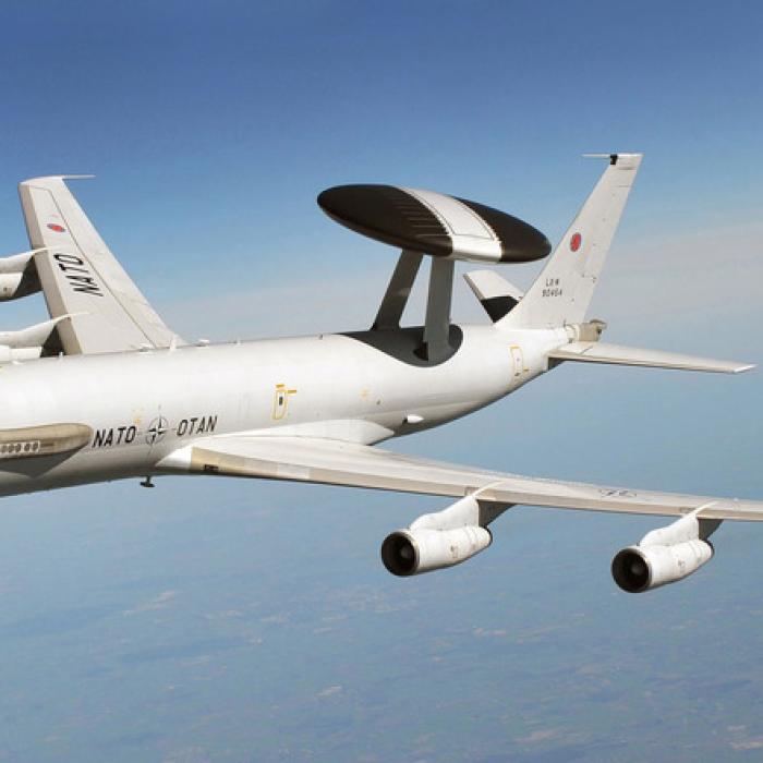 NATO desfășoară avioane de supraveghere în România, pentru a monitoriza activitatea Rusiei