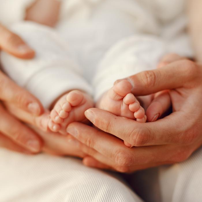 „Nu sunt un super-erou!” O mamă româncă a dat viață unei fetițe în casa ei din Spania: „De 20 de ani nu a mai născut nimeni acasă” - FOTO