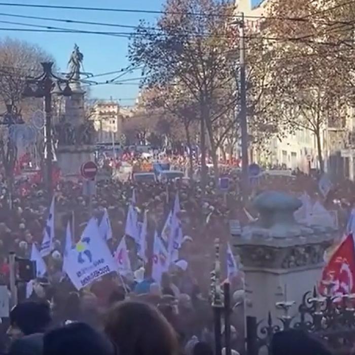 Franța, paralizată de proteste: Greva națională, o provocare majoră pentru Emmanuel Macron