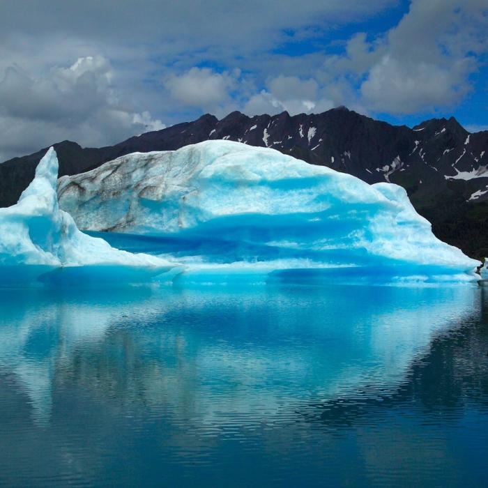 Un aisberg imens, de 15 ori cât Parisul, s-a detaşat de banchiză, în Antarctica 
