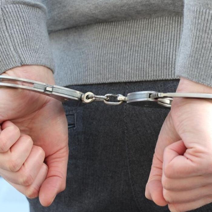 Român, arestat preventiv după ce a călcat un pieton: A fugit de la locul accidentului şi a dus maşina la un centru de reciclare 