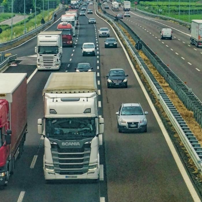 Camionagii din Austria se plâng de lipsa locurilor de parcare: „Un stres nebunesc. Oamenii nu-și pot imagina asta!”