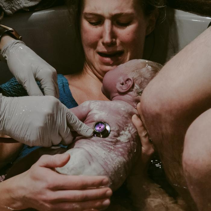 Criză de moașe în Italia: Reguli noi privind alăptarea bebelușilor în spital, după ce un nou născut a murit sufocat 