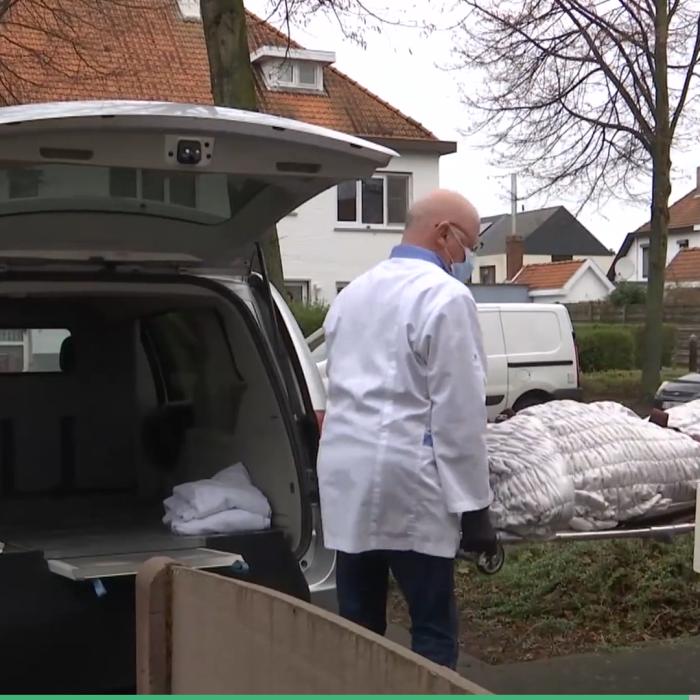 Tragedie pentru o familie de români din Italia. Mamă, găsită moartă în cadă de cei doi copii și soț