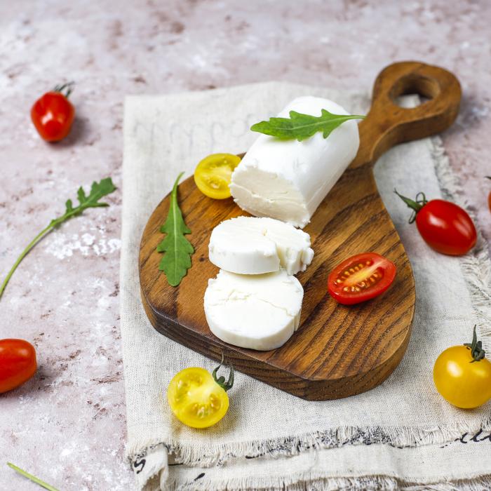 Rețetă de brânză proaspătă de casă din doar patru ingrediente: Se mănâncă până la ultima bucățică! 