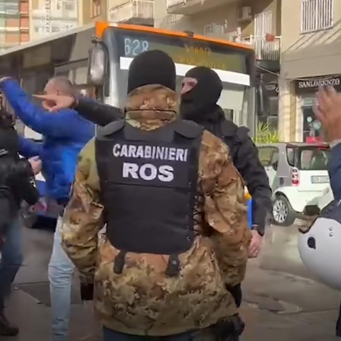 Italia. Tânără româncă, amenințată cu moartea de soțul italian, de 50 de ani, în fața copilului: „Te voi aduce într-un scaun cu rotile"