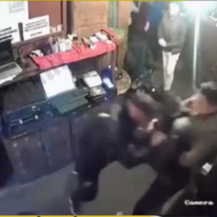 Doi consilieri PSD s-au îmbătat și s-au luat la bătaie într-un bar din Huşi. "Sigur nu dezbăteau bugetul"